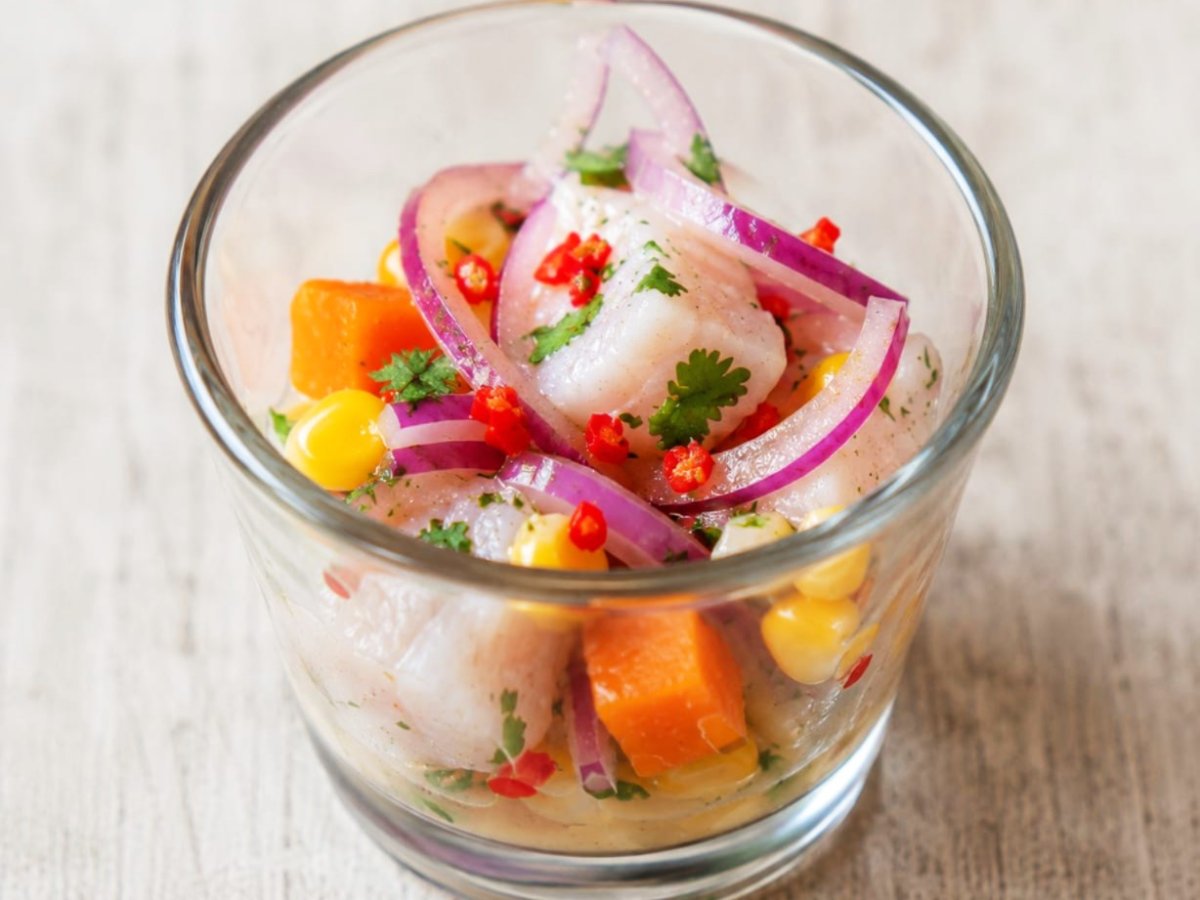 Ceviche van zeebaars met mais en koriander