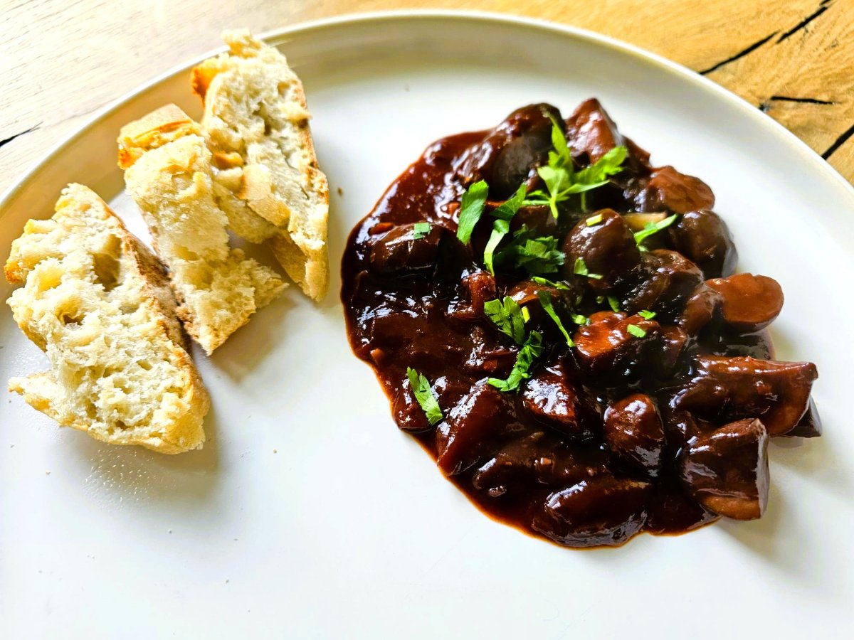 Champignonstoofpot met rode wijn