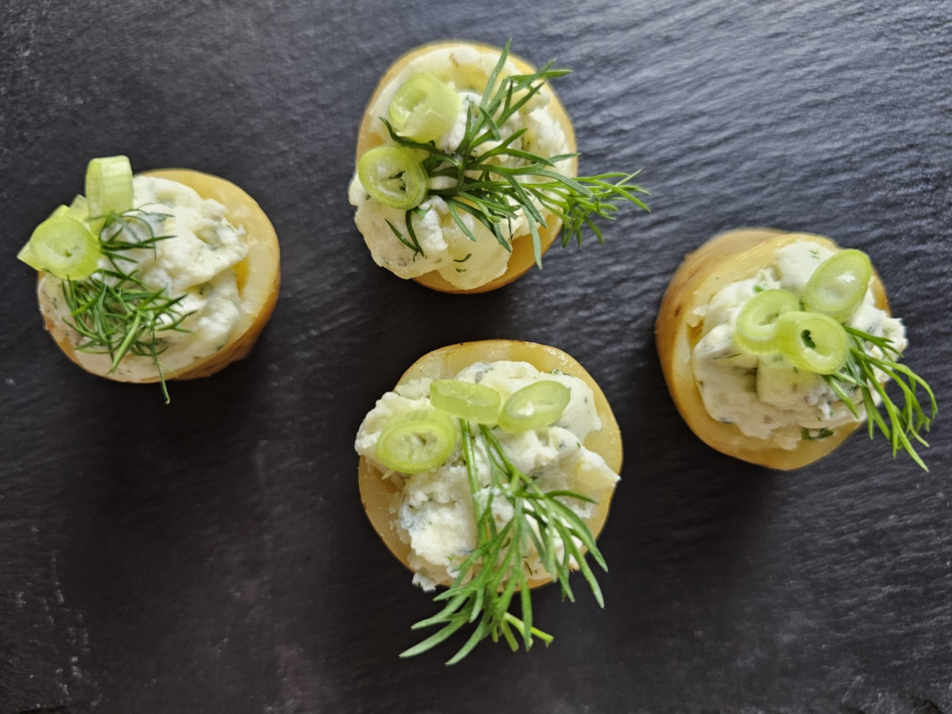 Gevulde krieltjes met roomkaas en gerookte forel