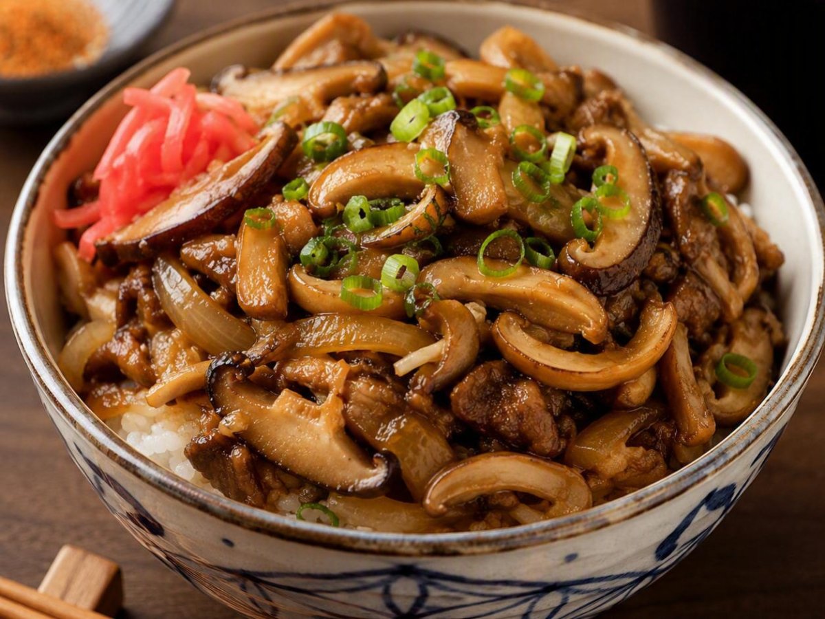 Japanse gyudon-stijl champignonbowl
