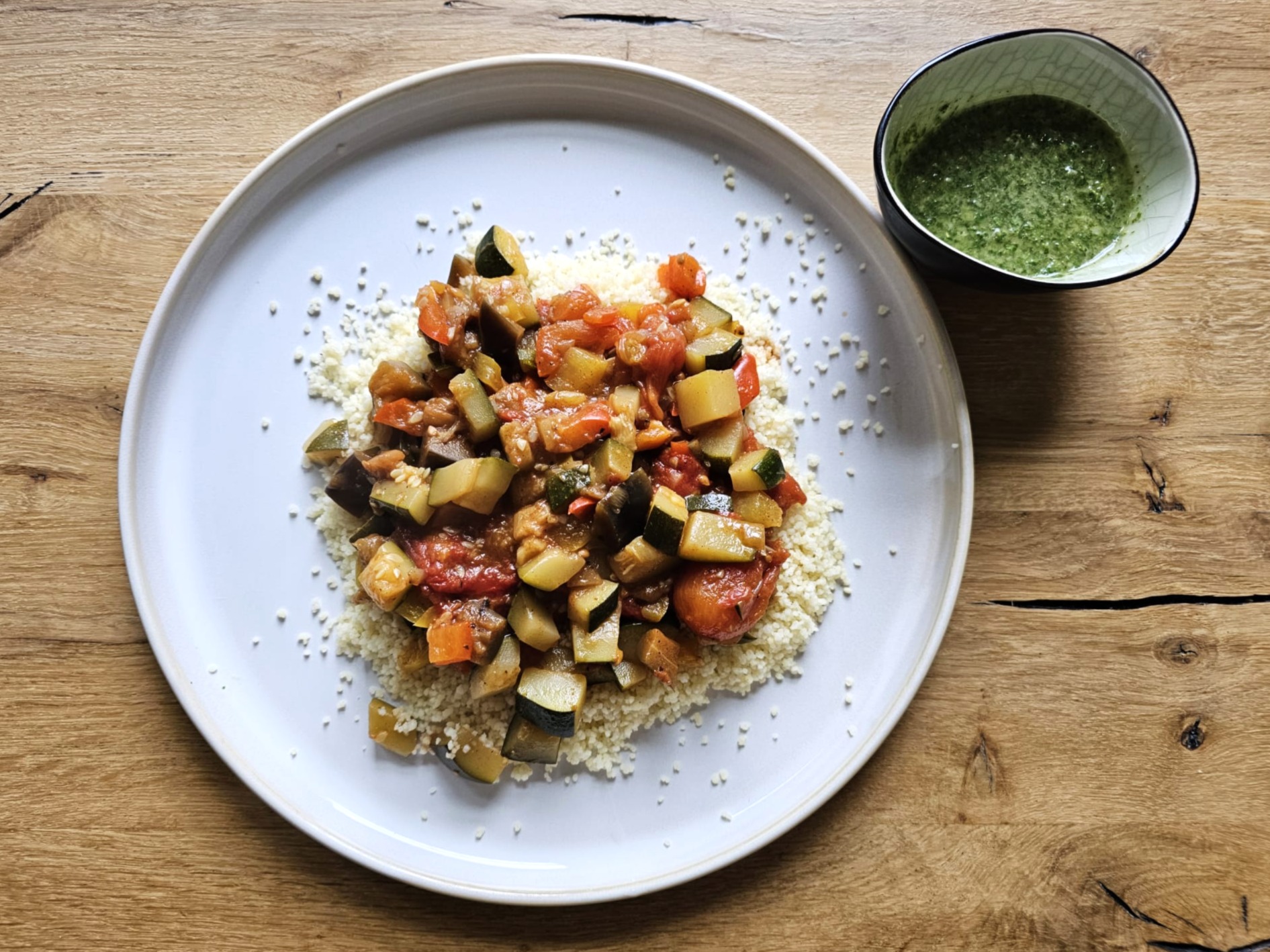 Marokkaanse groenteschotel met couscous en chermoula