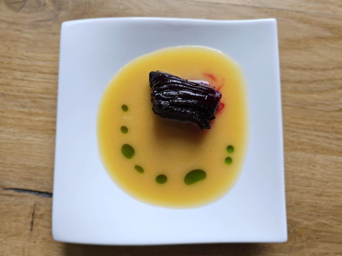 Millefeuille van rode biet met Tomasu beurre blanc