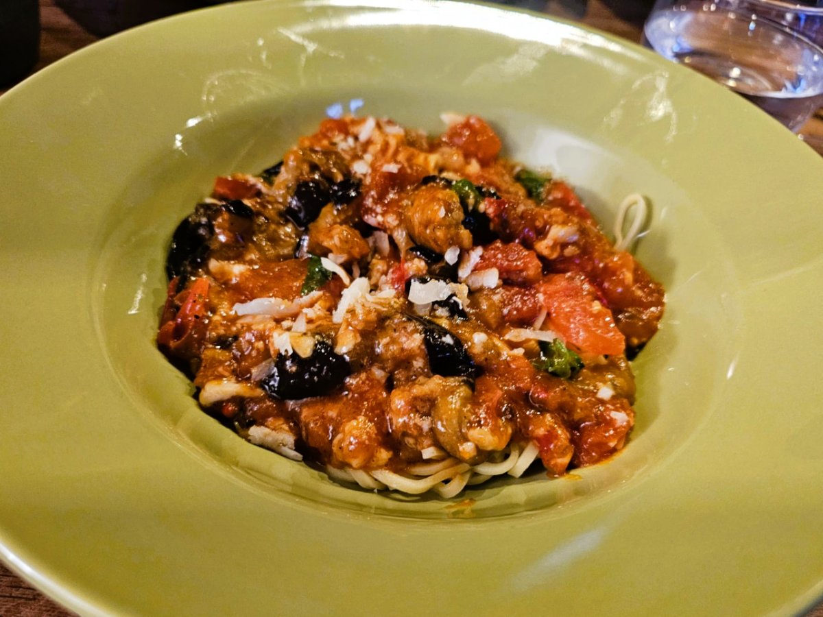 Pasta met aubergine - tomatensaus