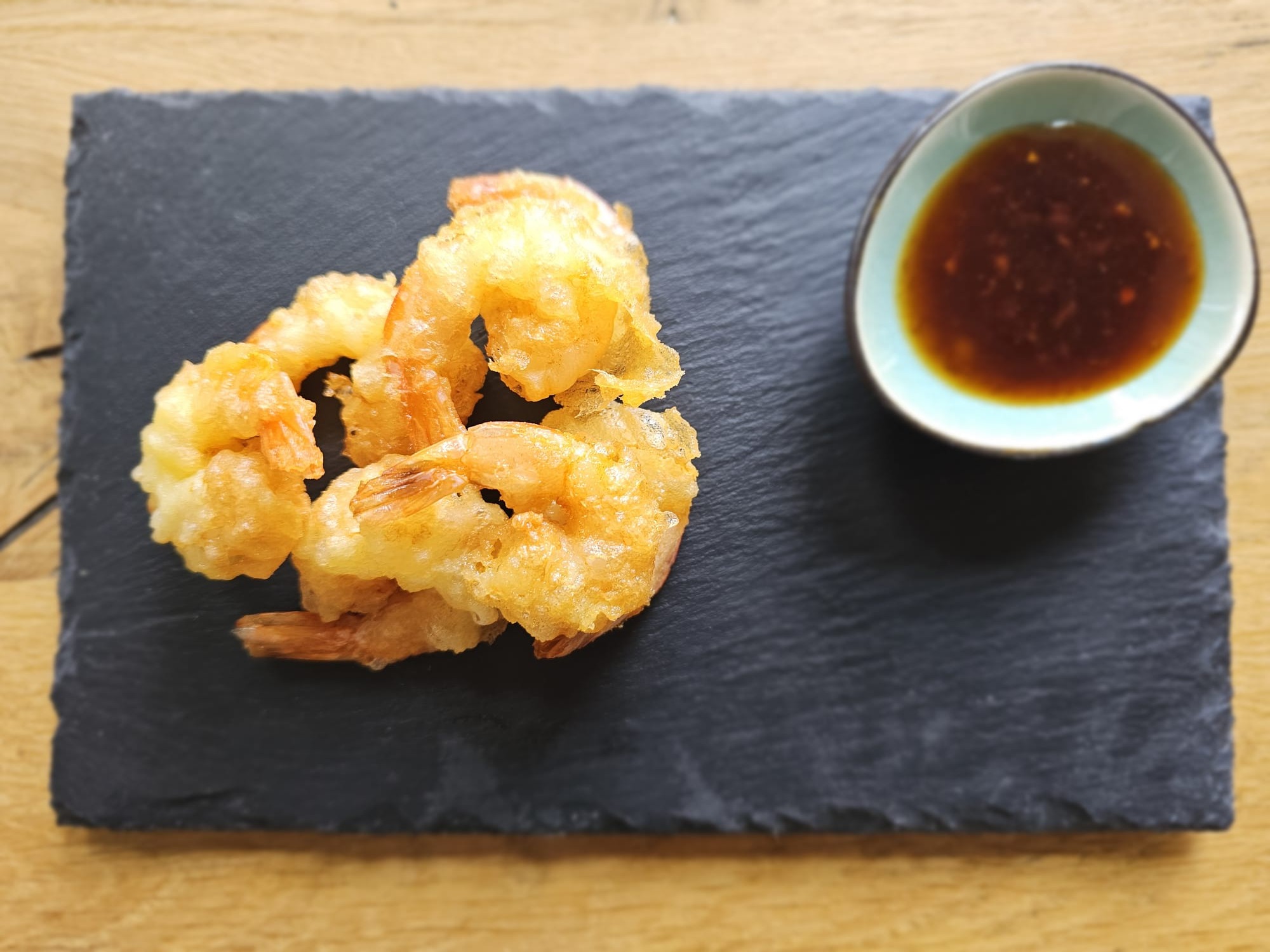 Tempura garnalen met zoete chilisaus
