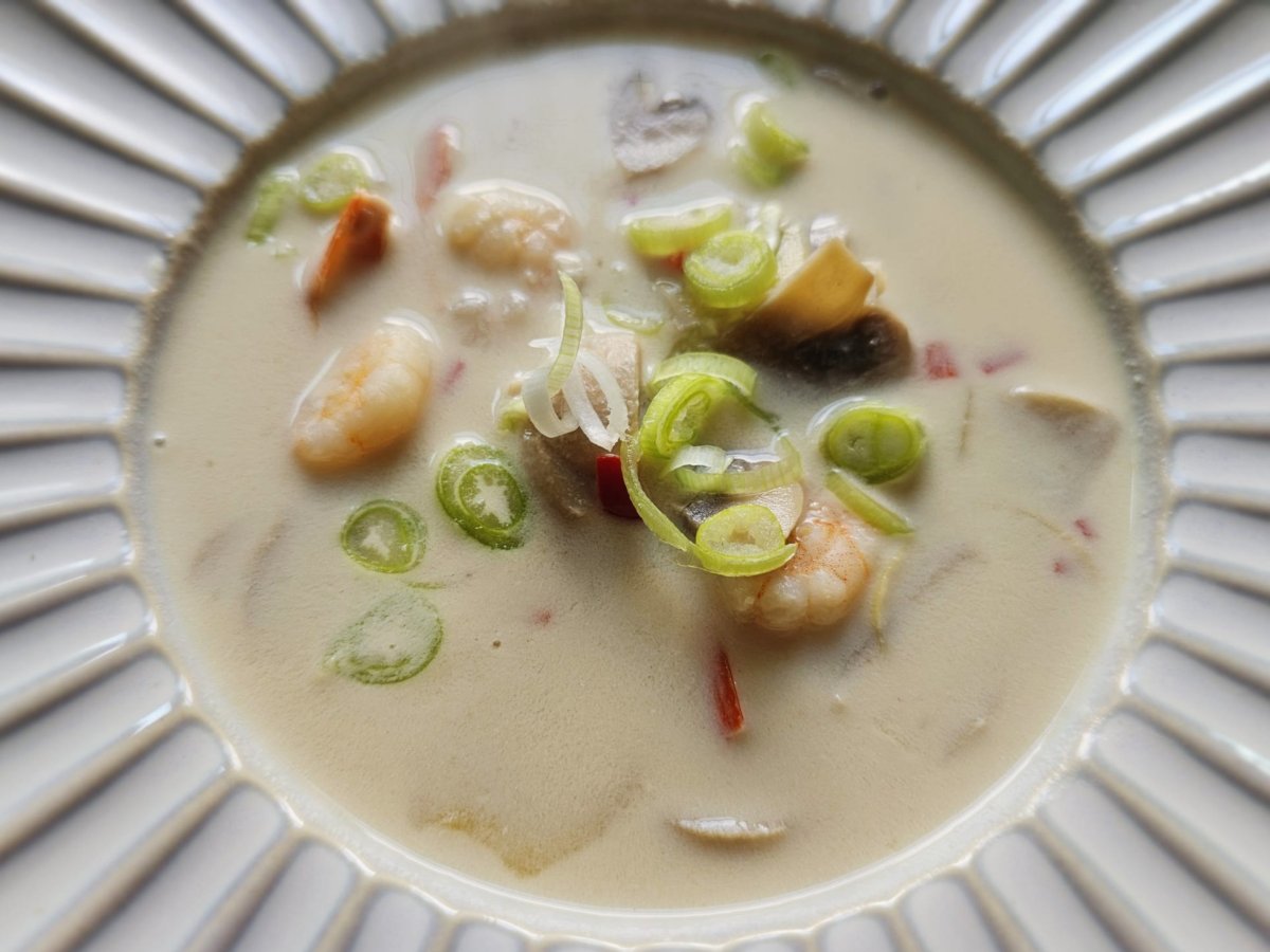Thaise zure garnaalsoep tom yum goong