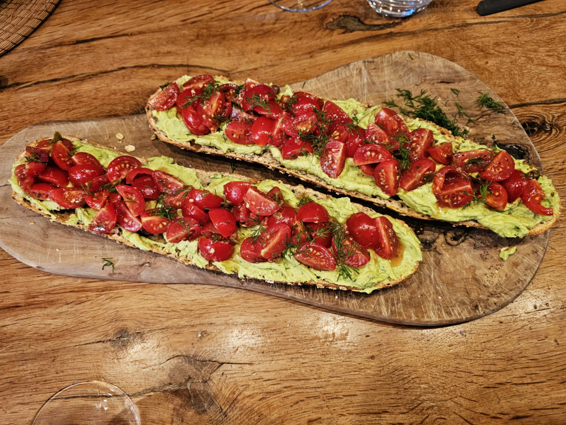 Toast met avocadoboter en tomatensalsa